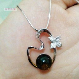 藍珀吊墜賦藝精品2014 珍貴天然蜜珀與文具傳承匠心之美